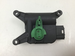 AUDI A4 B7 (2004–2008) Salongi soojenduse klapi mootor 8E1820511B - 3