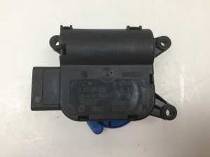 AUDI A4 B7 (2004–2008) Salongi soojenduse klapi mootor 8E1820511F - 2