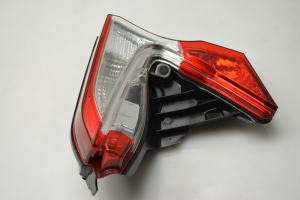 TOYOTA CHR (2016–2026) Tagatuli tagaluugil 81580F4010 - 4