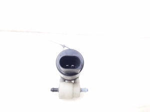 Opel Insignia (2008–2017) Front windshield washer pump 13250357 - 2