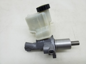  Master cylinder 