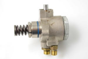 AUDI RS4 B8 (2012–2015) Kraftstoffpumpe 06M127026P - 2