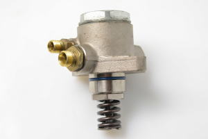 AUDI RS4 B8 (2012–2015) Kraftstoffpumpe 06M127026P - 4