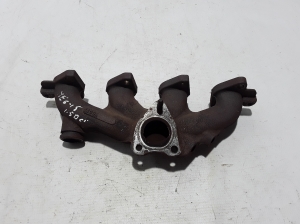  Exhaust manifold 