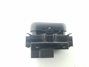 Mercedes Benz C-Class 202 (1993–2001) Tagumise külgukse aknalüliti A2028208710 - 3