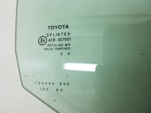 TOYOTA Yaris (2005–2011) Esiukse klaas 681100D080 - 2