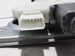 RENAULT Kadjar (2015–2026) Aizmugurējo durvju logu pacēlājs 827203827R - 4