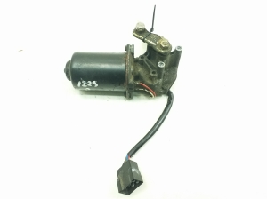 Scheibenwischermotor vorne - A0058207842