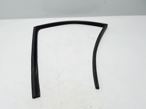   Rear side door sealing rubber 