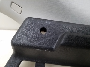  Interior trim of the rear strut 