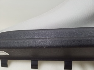  Interior trim of the rear strut 