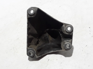  Engine holder 