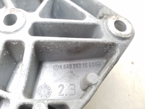 Mercedes Benz A-Class 169 (2004–2012) Lichtmaschinenhalter A6402021040 - 2