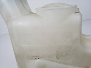  Windscreen washer tank front 