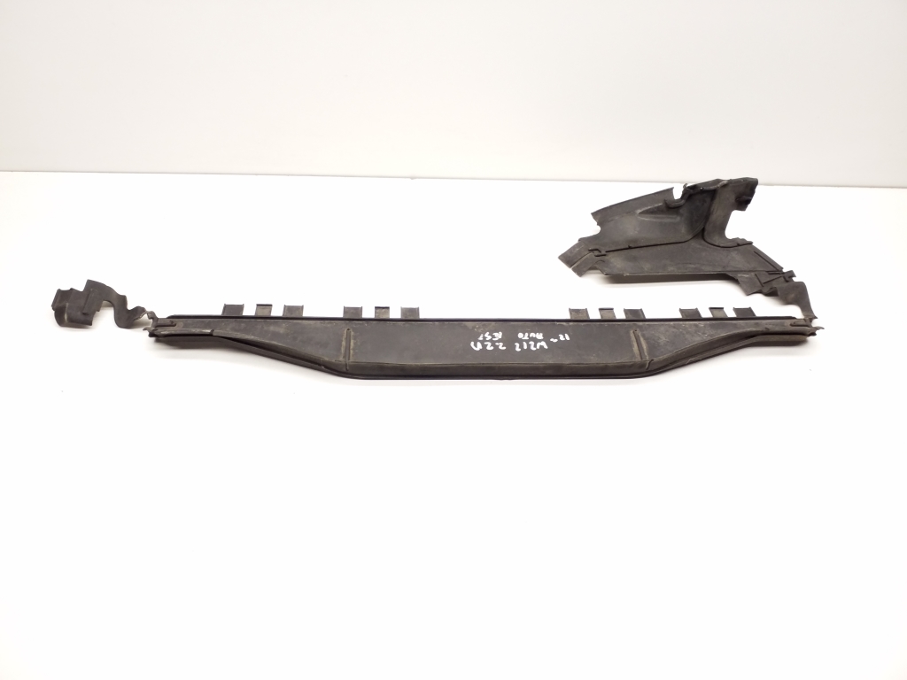 Mercedes Benz E-Class W212 (2009–2015) Luftleitblech für den Kühler A2125051430 Mercedes Benz E-Class W212 (2009–2015) Luftleitblech für den Kühler A2125051430