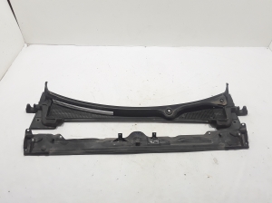 Grille d’auvent (garniture du mécanisme d’essuie-glace) - 668112725R