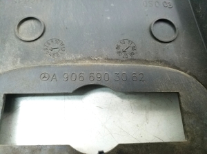 Mercedes Benz Sprinter /906/ (2006–2018) Keskmise piilari välimine ilupaneel A9066903062 - 3
