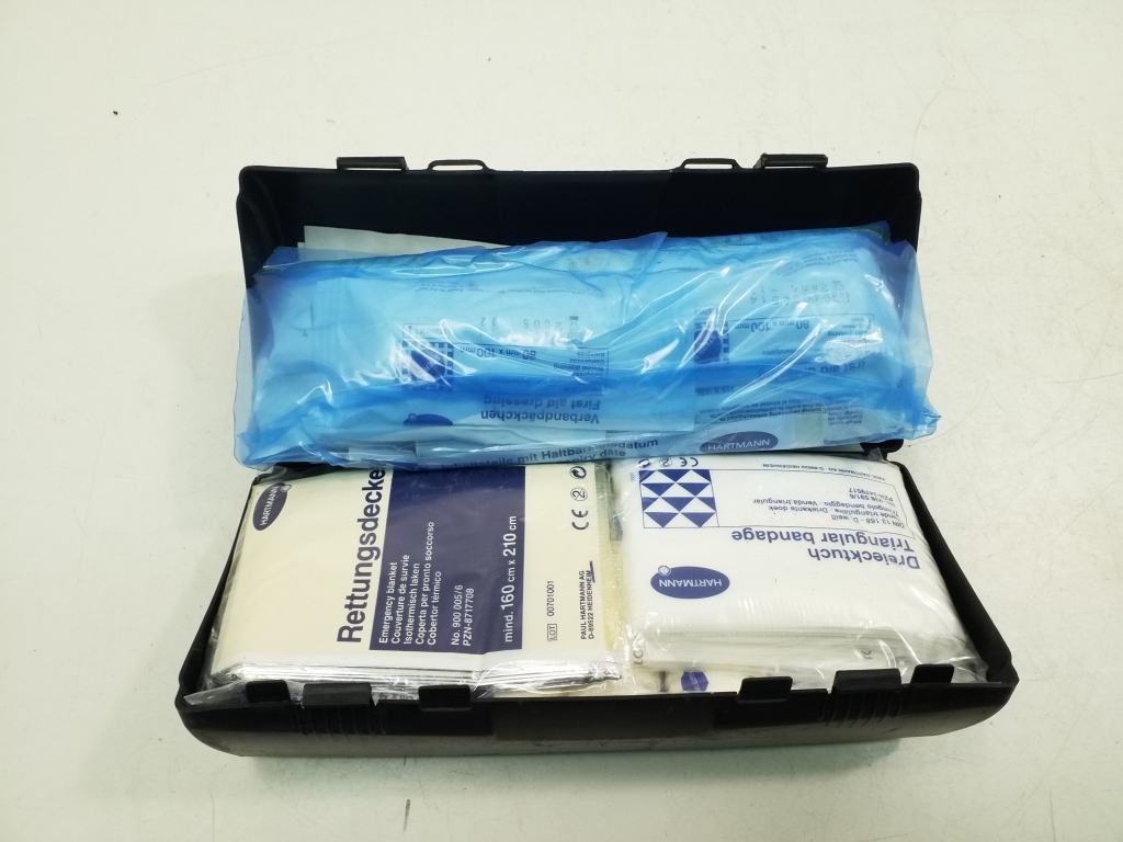 Used Mercedes Benz SClass First aid kit A2208600150
