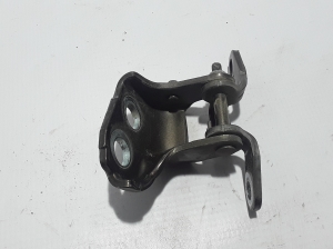  Tagumise küljeukse ülemine hing  - 824005285R 