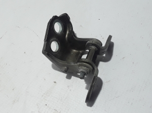  Rear side door upper hinge  - 824012857R 