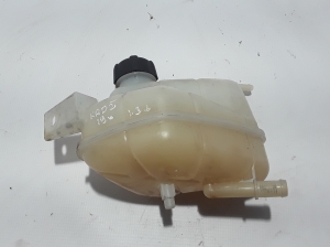 RENAULT Kadjar (2015–2026) Coolant reservoir 217114EA0A - 3
