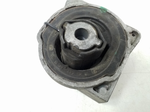  Engine cushion 