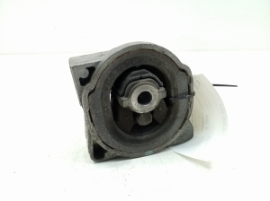   Engine cushion 