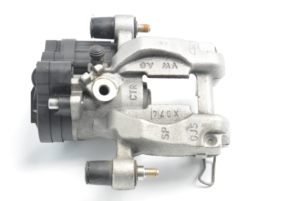Volkswagen Passat B8 (2014–2023) Tagumine pidurisadul 3Q0615405M Volkswagen Passat B8 (2014–2023) Tagumine pidurisadul 3Q0615405M