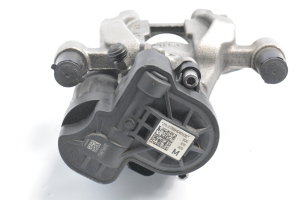 Volkswagen Passat B8 (2014–2023) Tagumine pidurisadul 3Q0615405M - 2