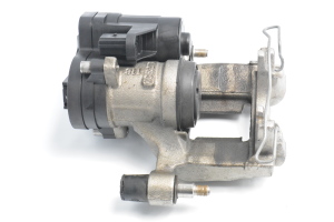 Volkswagen Passat B8 (2014–2023) Tagumine pidurisadul 3Q0615406M - 4