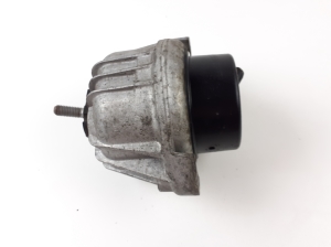   Engine mount  -  