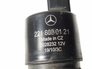 Mercedes Benz E-Class W207 (2009–2017) Front windshield washer pump A2218690121 - 3