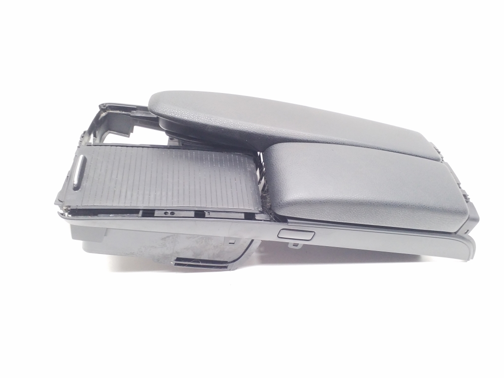 Mercedes Benz C-Class 204 (2007–2014) Keskkonsool A2046801339 Mercedes Benz C-Class 204 (2007–2014) Keskkonsool A2046801339