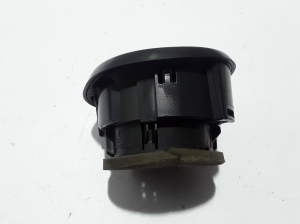 Opel Vivaro B (2014–2019) Dashboard air vent grilles 687606325R - 3