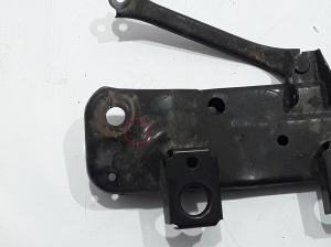 RENAULT Kadjar (2015–2026) Esimese põiktala osa radiaatorite all 7703102094 - 2