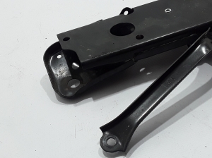 RENAULT Kadjar (2015–2026) Esimese põiktala osa radiaatorite all 7703102094 - 3