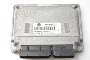 Calculateur moteur - 03D906033C