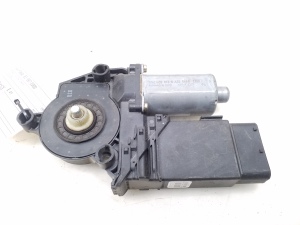 Volkswagen Passat B5 (1997–2005) Front door window regulator motor - 2