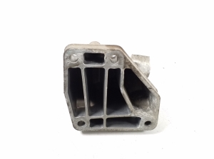  Engine holder 