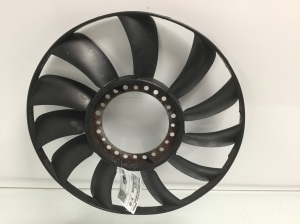 Volkswagen Passat B5 (1997–2005) Cooling fan blade 058121301B - 2