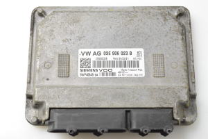 Calculateur moteur - 03E906023B