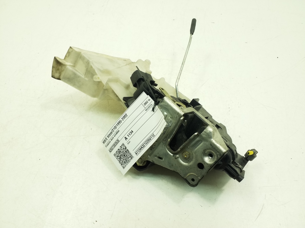 Exterior Mercedes MERCEDESBENZ OEM 9803 E320 Front DoorLock Latch