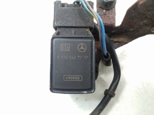 Mercedes Benz E-Class W210 (1995–2002) Sensor an der Hinterradnabe A0105427717 - 3