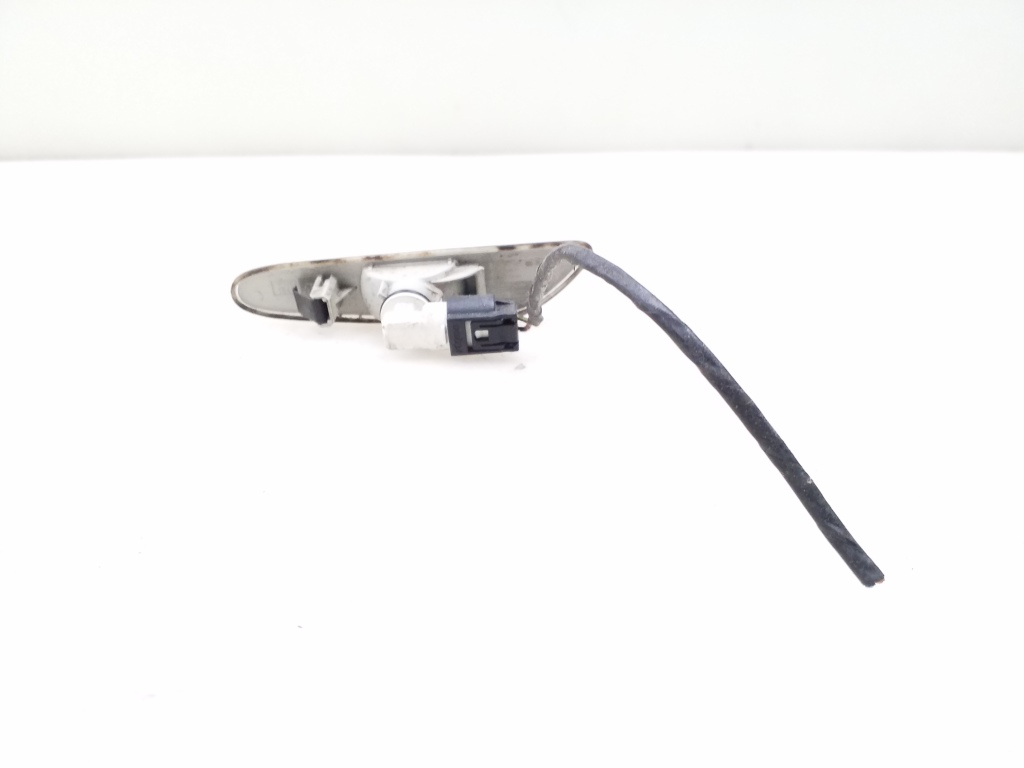 BMW 1 Series E81/E82/E87/E88 (2004-2013) Front Right Fender Turn Signal 7253326 25097643