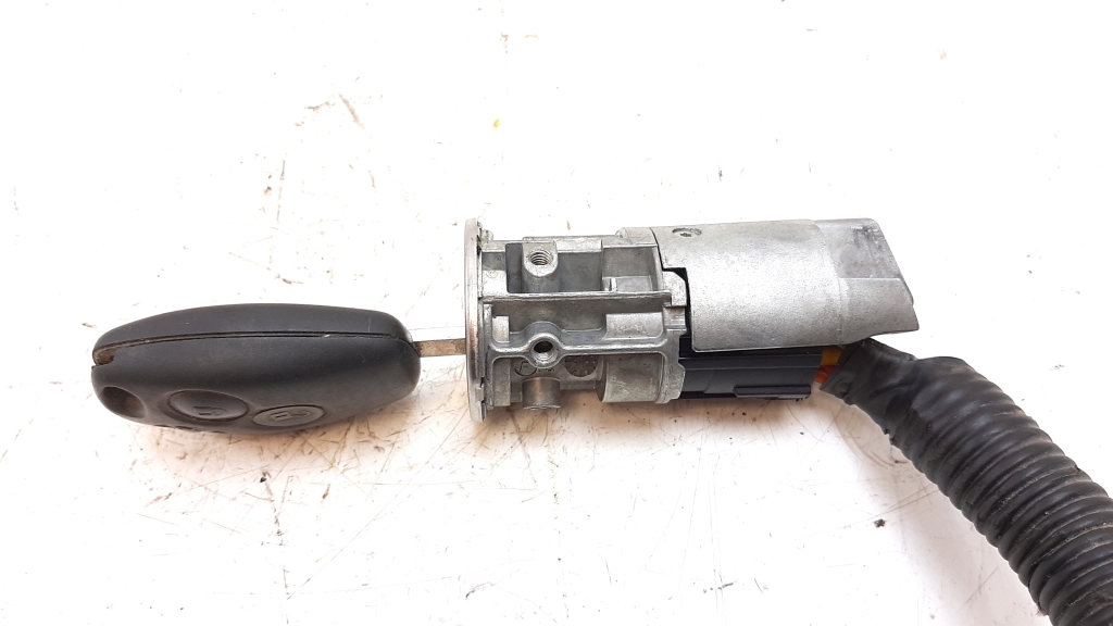 Used Opel Vivaro Ignition switch
