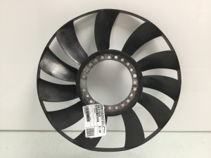 Volkswagen Passat B5 (1997–2005) Lüfterlaufrad 058121301B