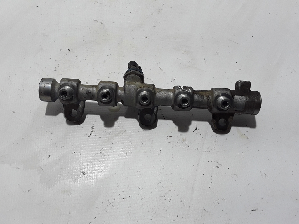 OPEL Movano Fuel Rail 175215697R 22414037