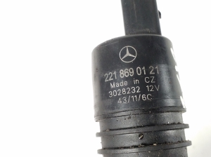 Mercedes Benz E-Class W212 (2009–2015) Front windshield washer pump A2218690121 - 2