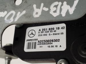 Mercedes Benz R-Class 251 (2006–2017) Rear fork windshield motor A2518201942 - 2