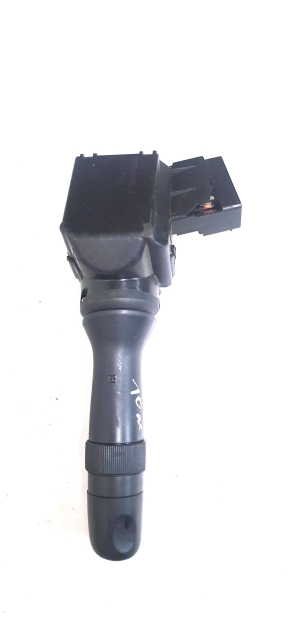 TOYOTA Avensis T27 (2008–2019) Esiklaasi puhasti hoob 17F144 - 2
